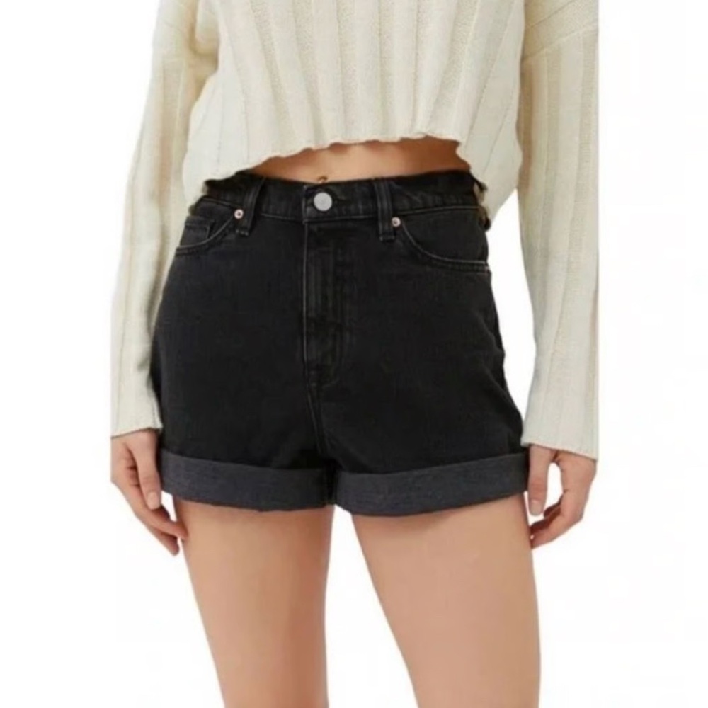 Urban Outfitters Women's Black
Mom High Rise Shorts